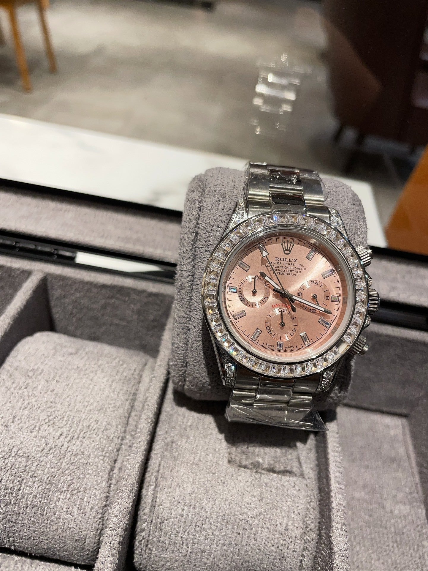 ♛ Watch