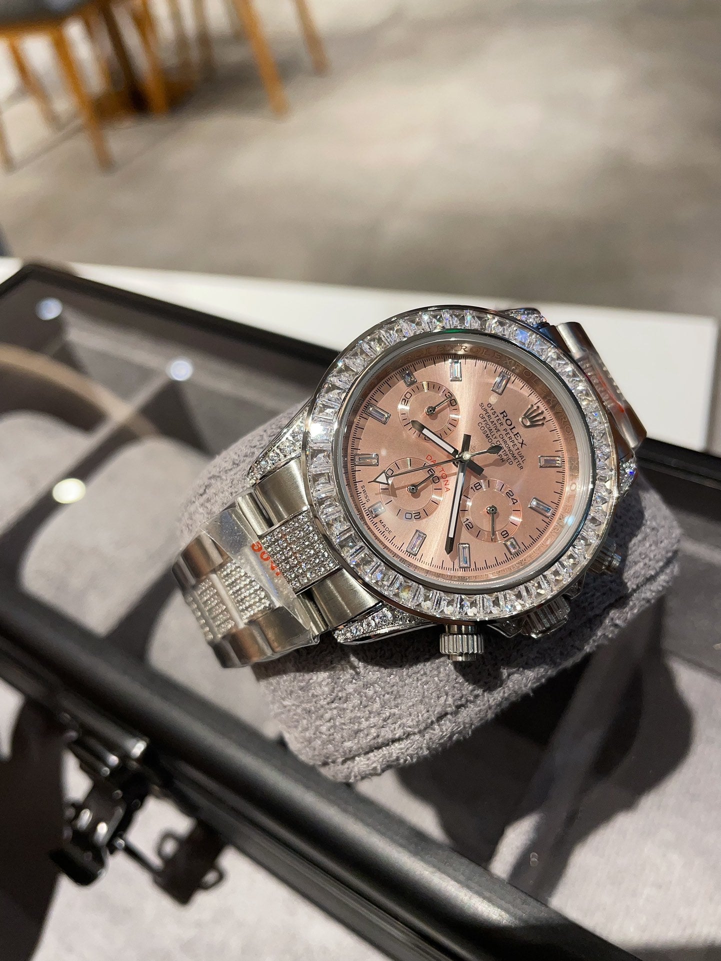 ♛ Watch